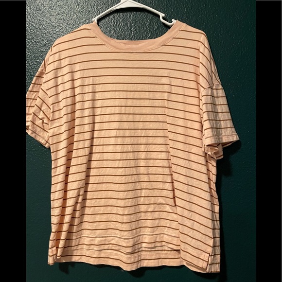 Old navy striped relaxed T-shirt - Picture 2 of 3
